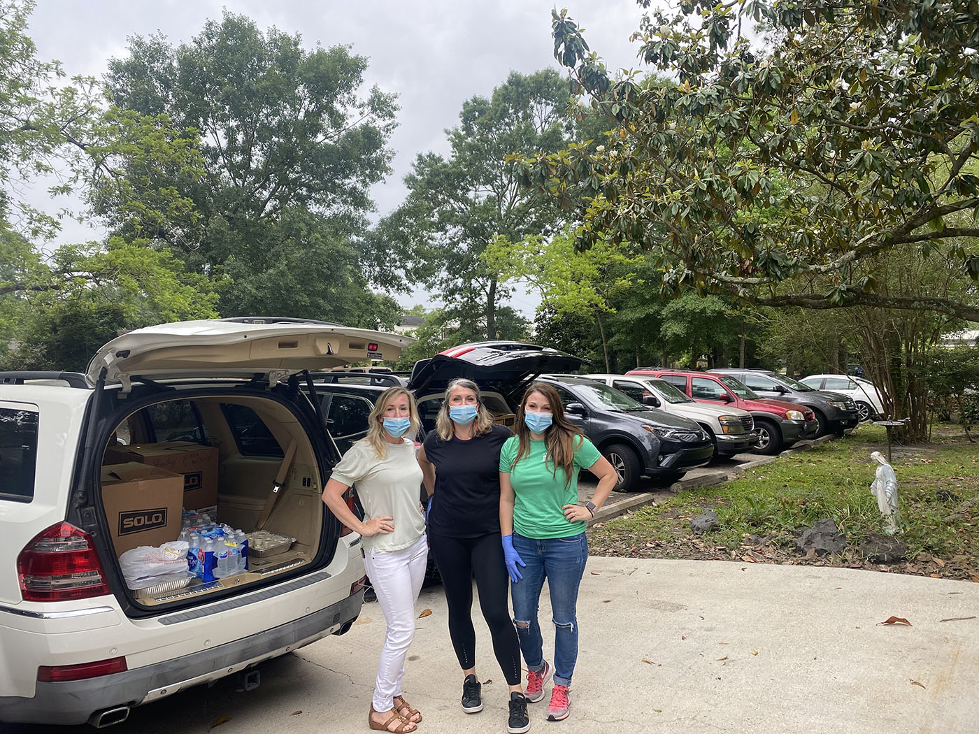 Bailey Morse, Elizabeth Sconzert and Rachael Catalanotto prepare to deliver meals to local heroes